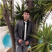 Studente universitario in ingegneria elettrica offre lezioni sui principi dei circuiti elettrici per istituti tecnici